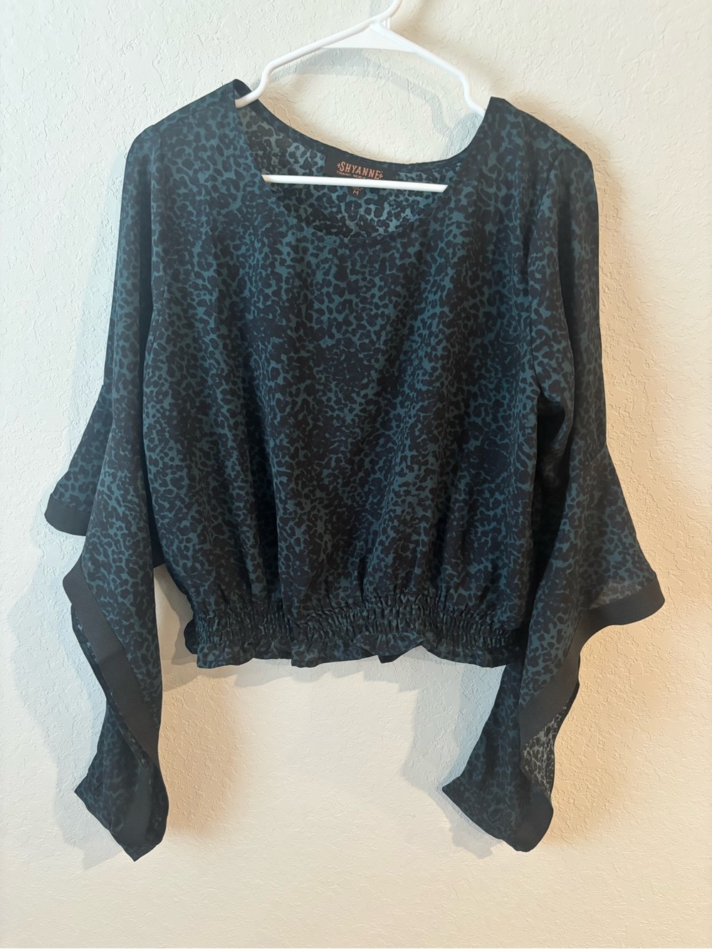 Shyanne Leopard Print Chiffon Blouse Womens M Green Black Split Sleeve Western